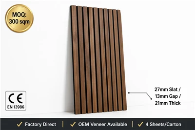 Panel de listones de madera acústico